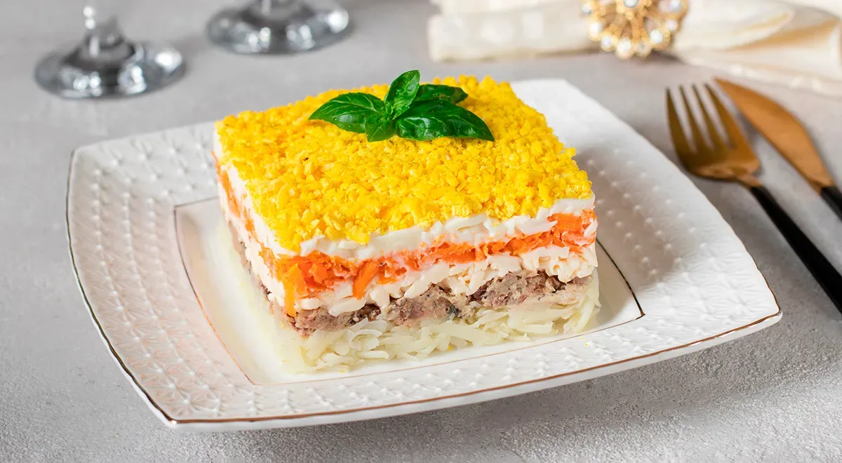Мимоза с яблоком